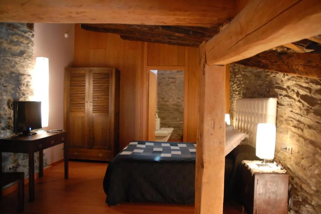Masia D'En Valenti Anserall  Hotel